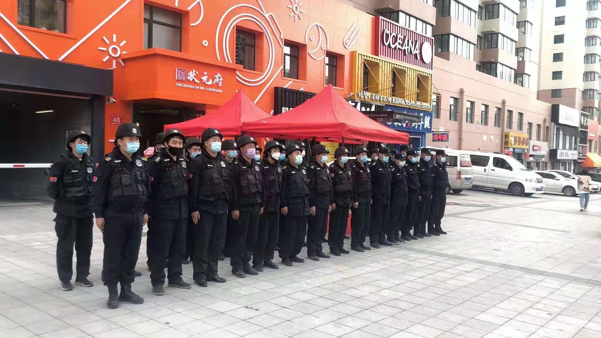 状元府售楼处 出勤维持现场秩序